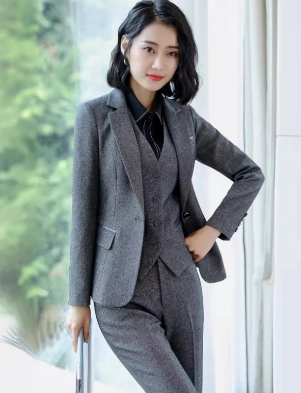 深灰色修身女西裝外套 特殊拼接造型 面試OL穿搭 整體穿搭造型