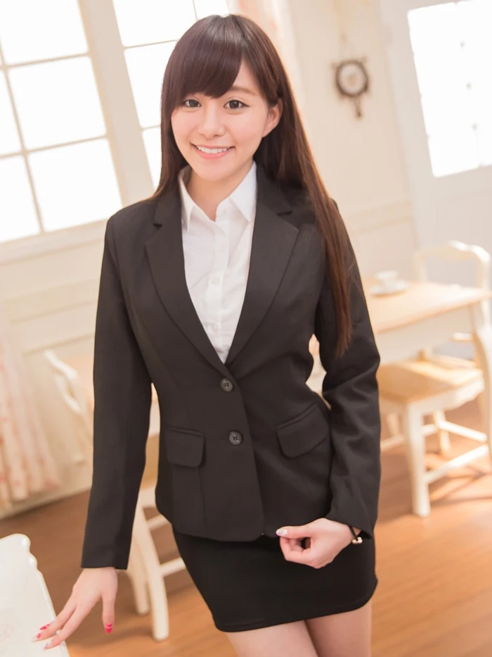 女西裝外套 短版修身 OL通勤面試首選 抗皺免燙 顯瘦 正面全身展示